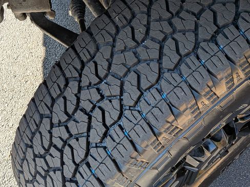 Used 2023 GMC Sierra 2500 Denali w/ Denali Black Diamond Edition image 12