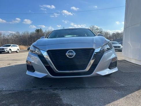Used 2022 Nissan Altima 2.5 S image 2