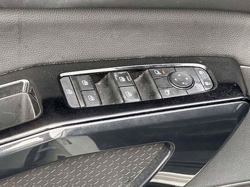 Used 2022 Nissan Pathfinder S AWD/4WD image 12