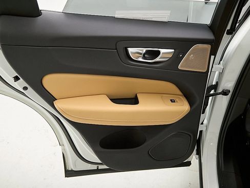 Certified 2023 Volvo XC60 B5 Ultimate w/ Climate Package image 24