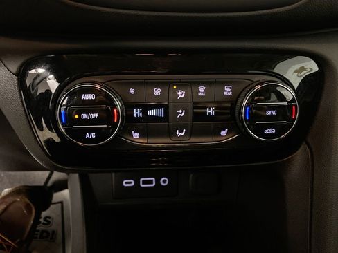 Used 2023 Buick Encore GX Essence w/ Experience Buick Package image 18