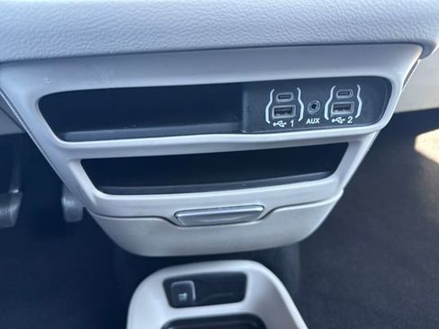 Used 2023 Chrysler Pacifica Touring-L FWD image 36