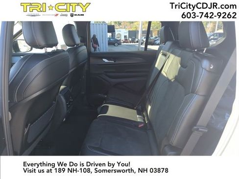 New 2025 Jeep Grand Cherokee L Altitude image 19