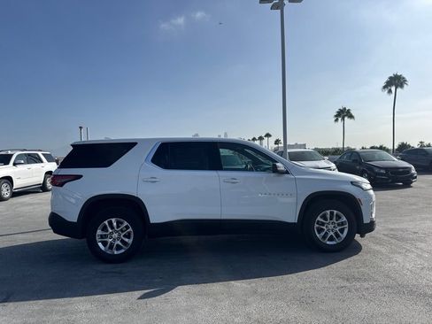 Used 2023 Chevrolet Traverse LS FWD image 4