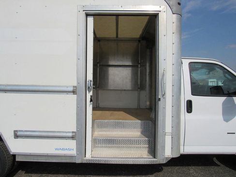 Used 2022 GMC Savana 3500 Extended w/ Power Convenience Package RWD image 16