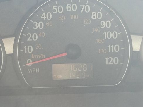 Used 2004 Saturn ION Level 2 image 11