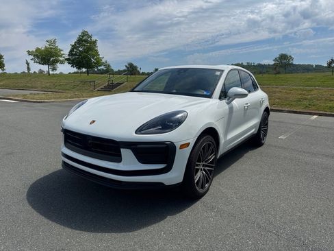 Certified 2023 Porsche Macan Turbo AWD/4WD image 1