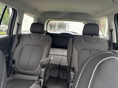 Used 2023 Jeep Grand Cherokee L Laredo AWD/4WD image 4