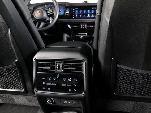 Certified 2026 Porsche Cayenne Coupe AWD/4WD image 25