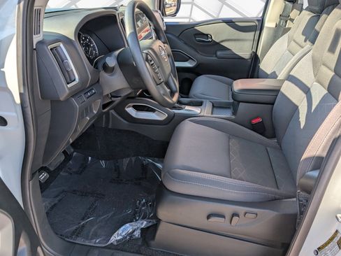 Certified 2025 Nissan Frontier SV image 7