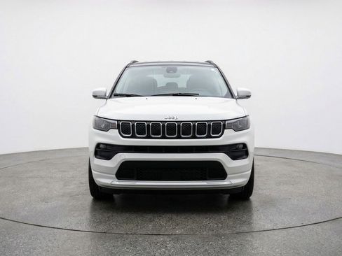 Used 2025 Jeep Compass Limited AWD/4WD image 2