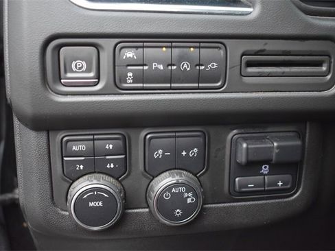 Used 2022 Chevrolet Suburban RST w/ Sport Performance Package image 25