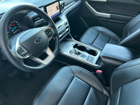 Certified 2022 Ford Explorer XLT w/ Equipment Group 202A RWD image 12