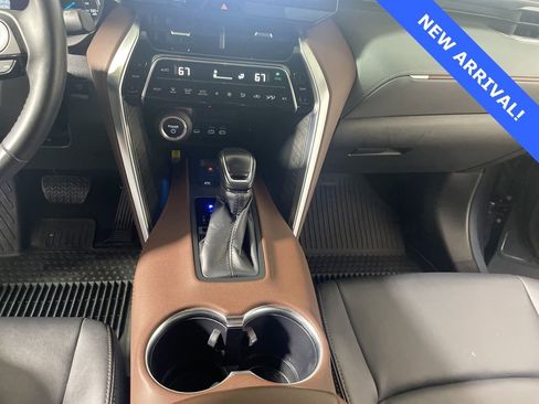 Used 2023 Toyota Venza XLE AWD/4WD image 17