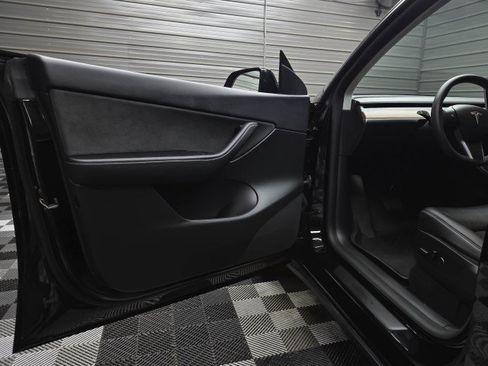 Used 2022 Tesla Model Y Long Range AWD/4WD image 31