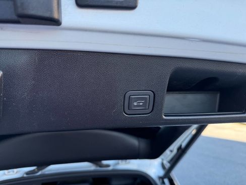 Used 2025 Chevrolet Equinox EV LT image 21