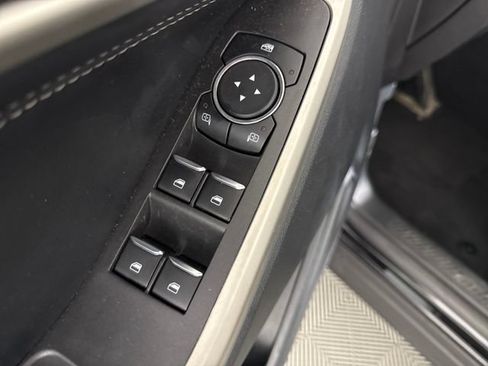 Used 2023 Ford Explorer XLT AWD/4WD image 25