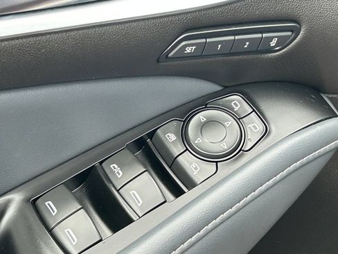 Used 2024 Buick Enclave Premium AWD/4WD image 27
