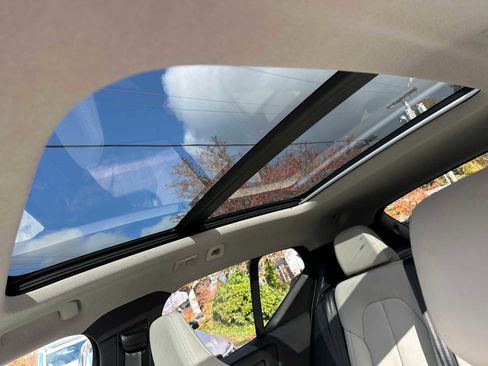 Used 2025 Volvo XC40 B5 Plus w/ Protection Package Premier image 23