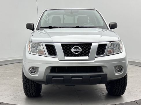 Used 2020 Nissan Frontier SV RWD image 2