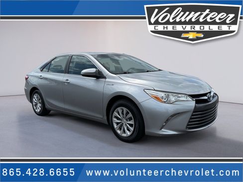 Used 2017 Toyota Camry LE FWD image 1