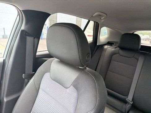 Used 2025 Chevrolet Trax LT FWD image 59