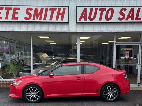 Used 2016 Scion tC image 2