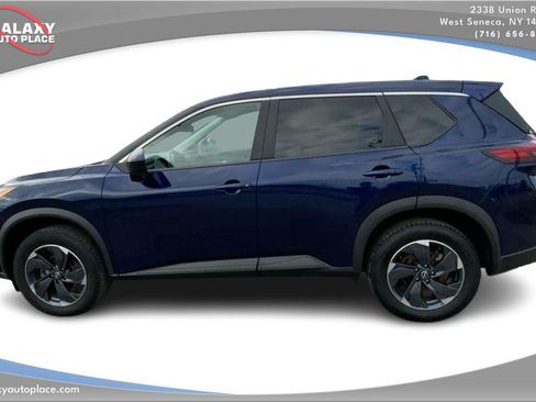 Used 2024 Nissan Rogue SV AWD/4WD image 8