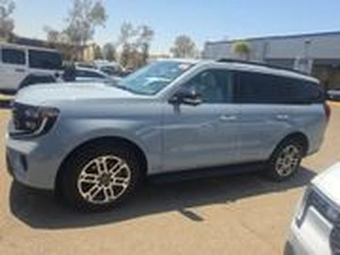 Used 2025 Ford Expedition Active AWD/4WD image 1