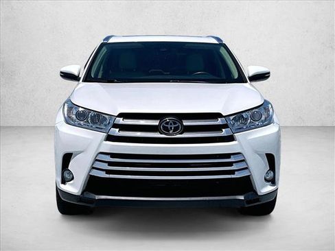 Used 2019 Toyota Highlander XLE FWD image 3