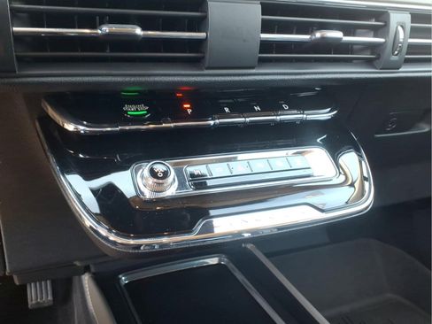 Used 2023 Lincoln Corsair AWD w/ Equipment Group 101A image 18