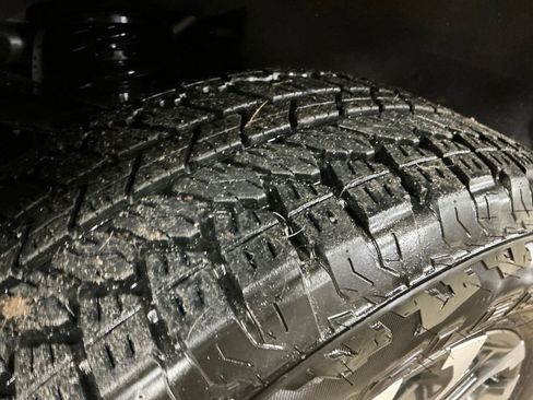 Used 2024 GMC Canyon Denali image 28