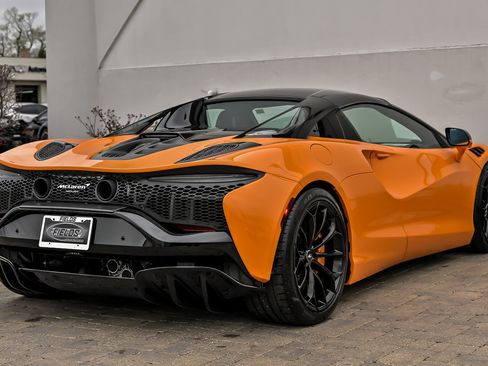 Used 2025 McLaren Artura Spider RWD image 8
