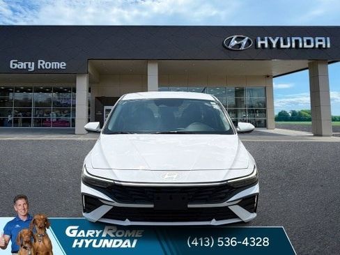 Certified 2025 Hyundai Elantra SE FWD image 10