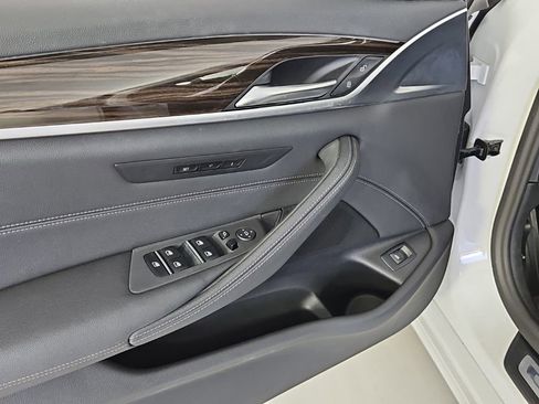 Certified 2023 BMW 530i w/ Convenience Package RWD image 11