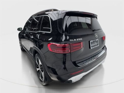 Used 2025 Mercedes-Benz GLB 250 4MATIC image 10