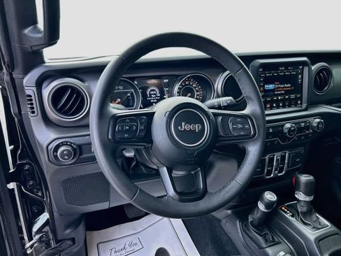 Used 2023 Jeep Gladiator Sport AWD/4WD image 8
