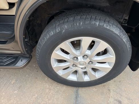 Used 2016 Toyota Sequoia Platinum image 33