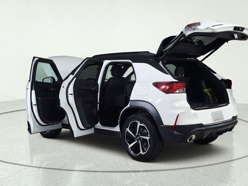 Used 2023 Chevrolet TrailBlazer RS w/ Sun and Liftgate Package FWD image 12