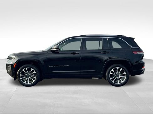 Used 2023 Jeep Grand Cherokee Overland w/ Luxury Tech Group IV AWD/4WD image 4