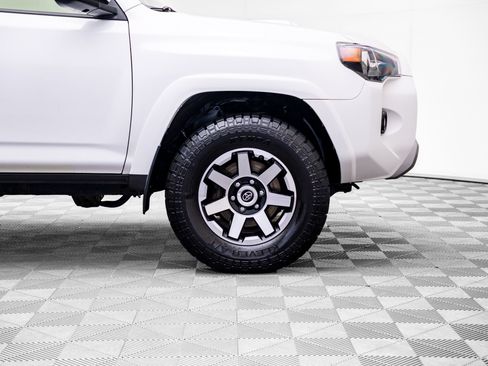 Used 2019 Toyota 4Runner TRD Off-Road Premium AWD/4WD image 32