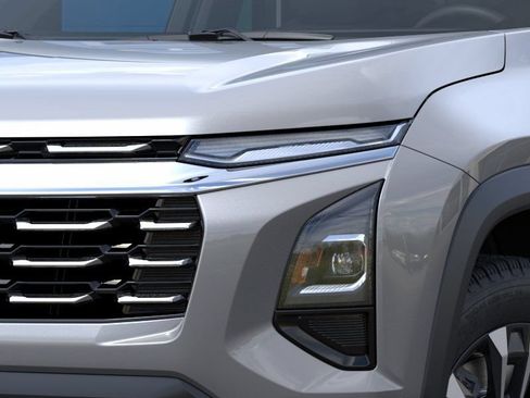 Used 2025 Chevrolet Equinox LT FWD image 12