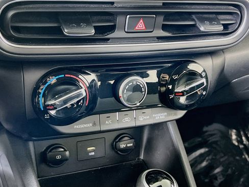 Used 2023 Hyundai Kona SE image 15