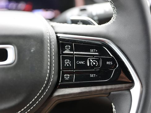 Used 2023 Jeep Grand Cherokee L Overland image 44