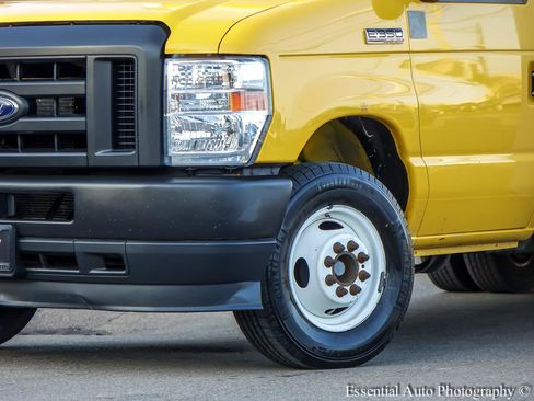 Used 2022 Ford E-350 and Econoline 350 Super Duty RWD image 4