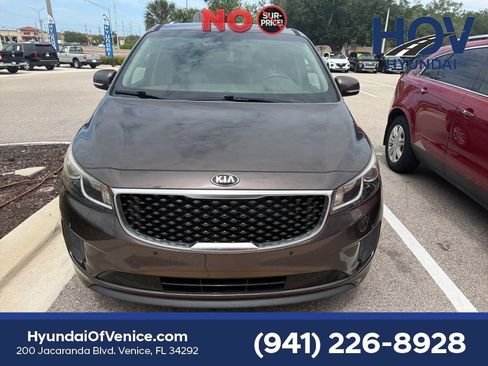 Used 2018 Kia Sedona LX w/ LX Essentials Premium Package FWD image 3