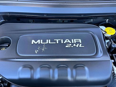 Used 2017 Jeep Cherokee Latitude w/ Comfort/Convenience Group image 32