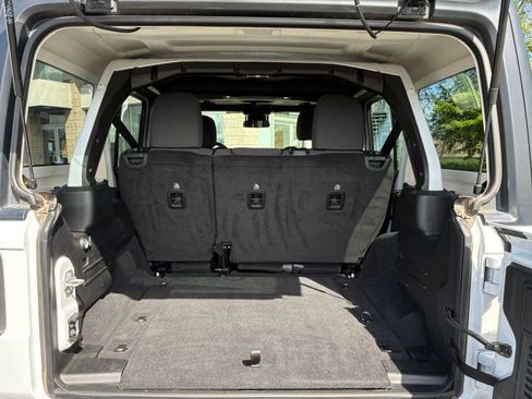 Used 2025 Jeep Wrangler Unlimited Sport AWD/4WD image 30
