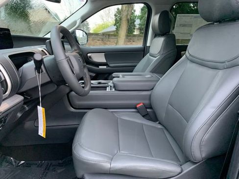 New 2026 Ford Expedition Active image 14