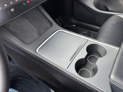 Used 2021 Tesla Model Y Long Range image 13